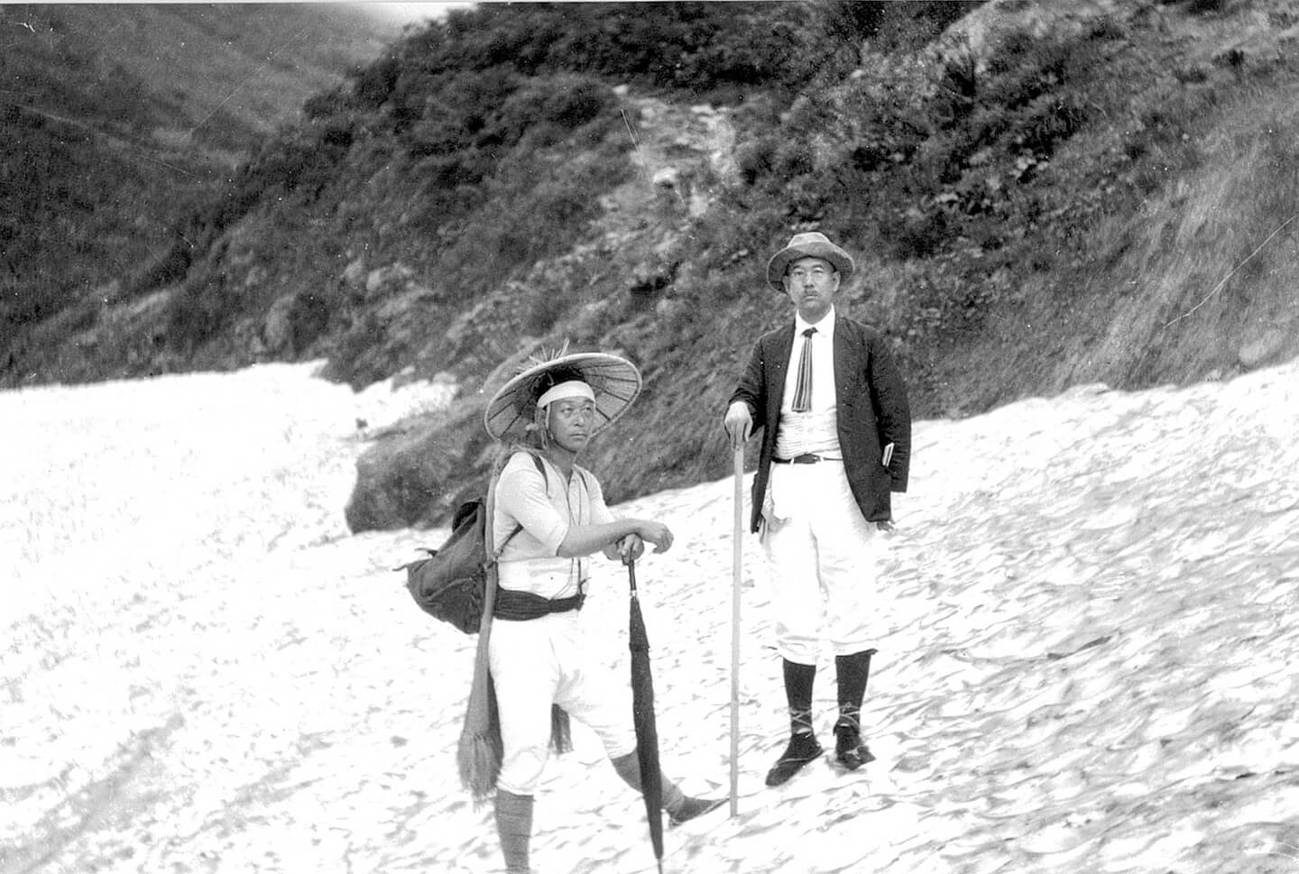 出羽三山にて　実弟高橋四郎兵衛と（昭和３年）